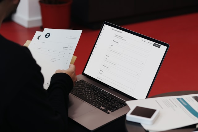 GloHub custom, compliant invoicing
